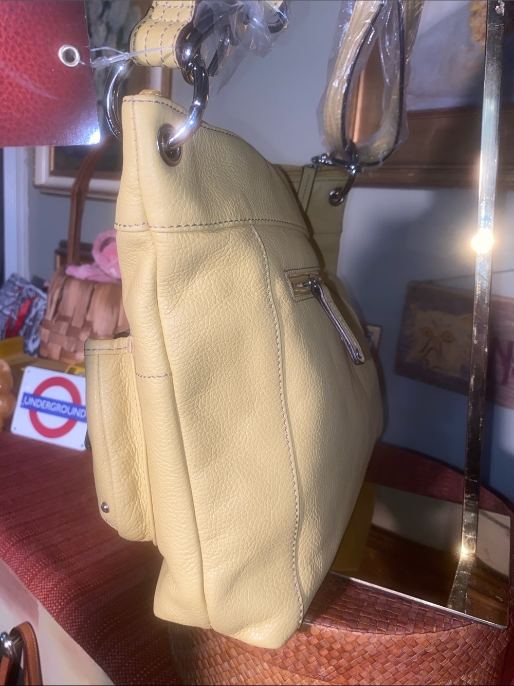 Tignanello Women’s Butter Yellow Leather Double Front Pocket shoulder crossbody - Picture 4 of 11
